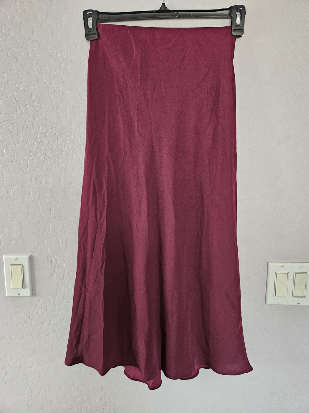 Express Midi Skirt in Wine